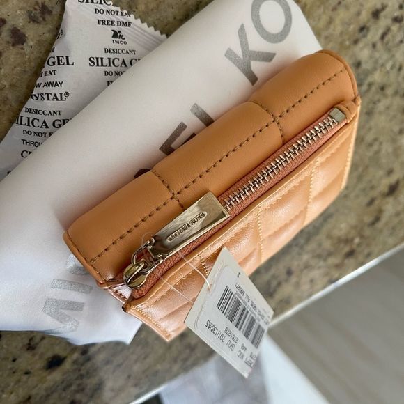 New Mk 👑 medium trifold wallet - Picture 6 of 7